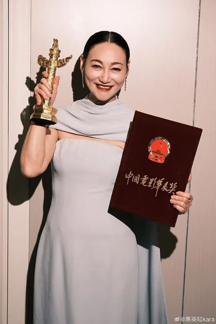 香港最传奇女星：3岁做乞丐、12岁做舞女、39岁吞药自尽，如今65岁王者归来（组图） - 2