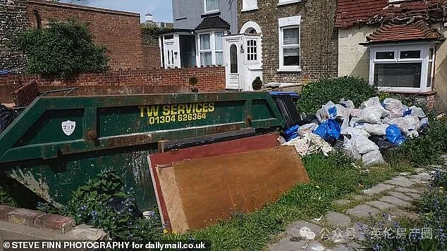 英国最乱花园曝光:“丛林”遮天蔽日、六辆废车、一艘船,邻居看傻了!(组图) - 7