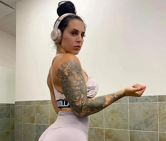 【美女】女消防员晒健身照被举报,惨遭开除,难道是嫉妒身材太好?(组图) - 2
