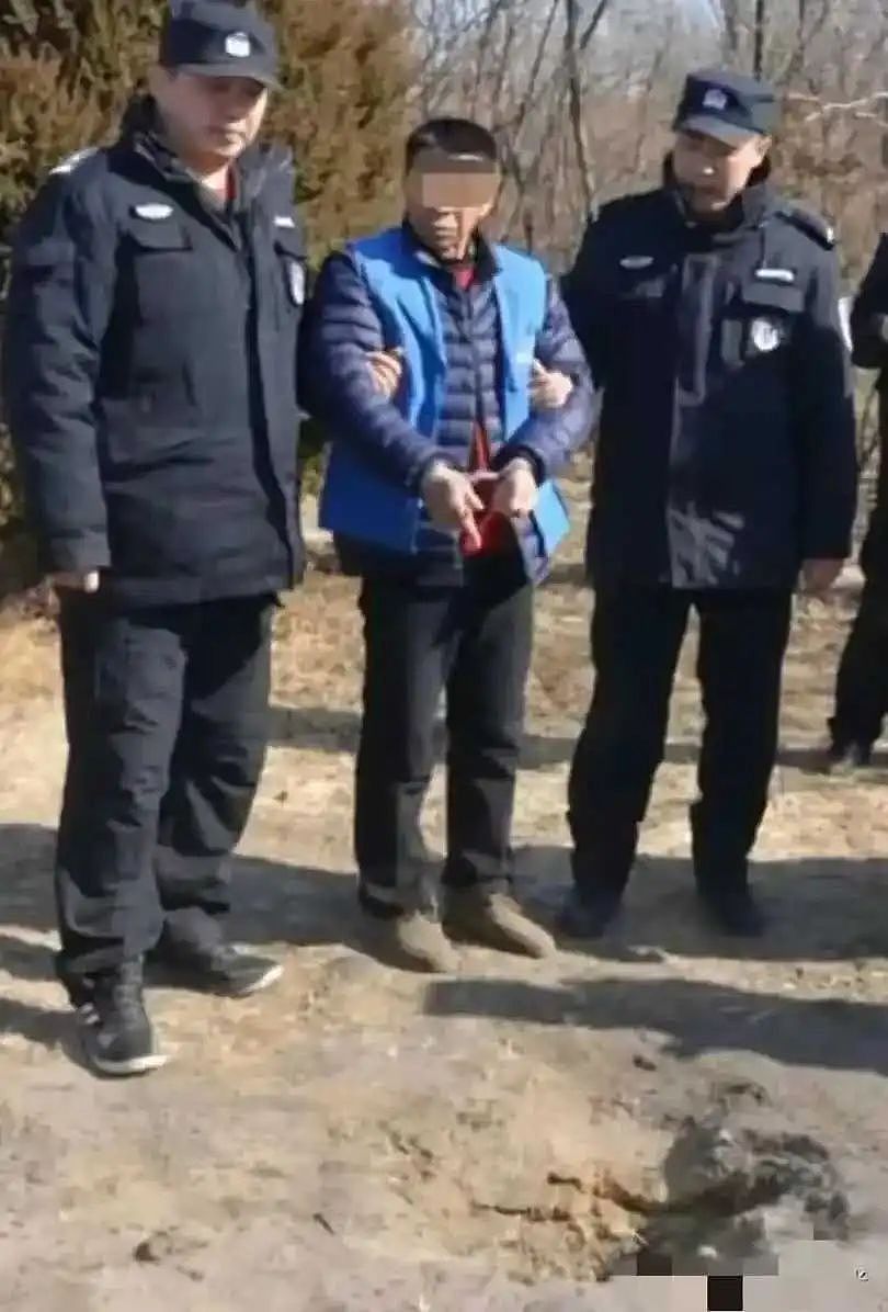 三姐妹祭奠父亲不料坟墓突然爆炸三人身亡!现场惨状细节被扒竟是人为?(组图) - 11