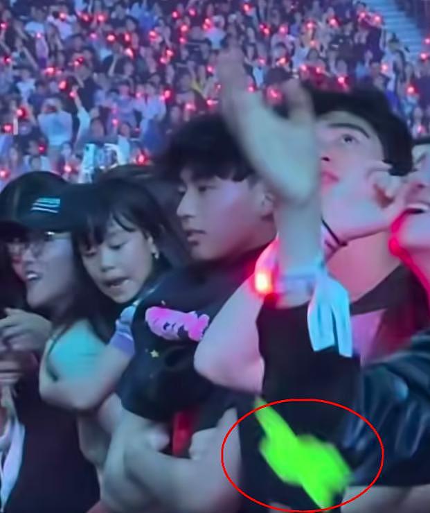 谢霆锋四场演唱会做总结,小儿子的眼神表达一切,谢家三代同框(组图) - 11