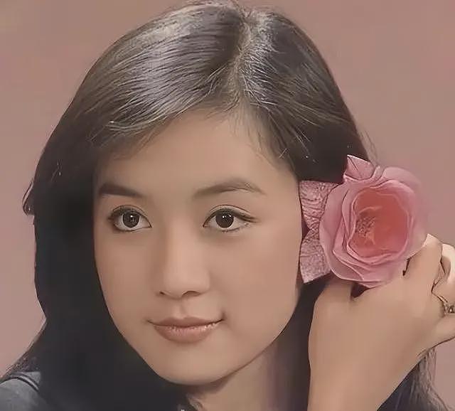 风流成性？成龙被曝与吕秀菱有私生子，房祖名真的成“弃子”？（组图） - 9