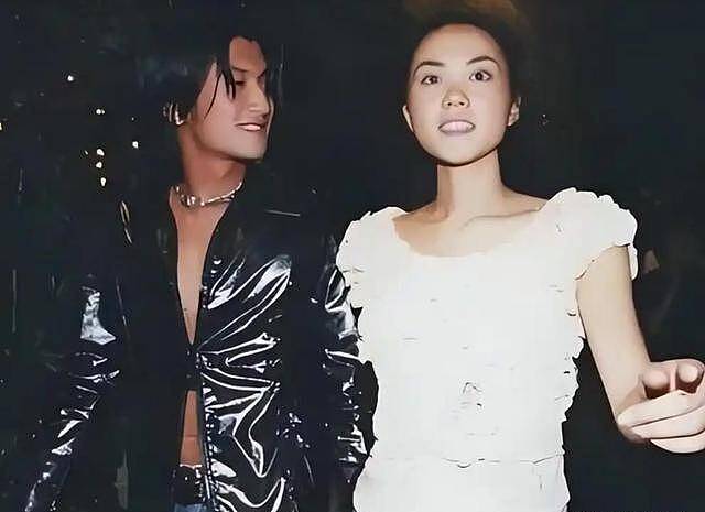 王菲入不了谢家门原因曝光，谢霆锋演唱会，狄波拉态度表明一切（组图） - 1