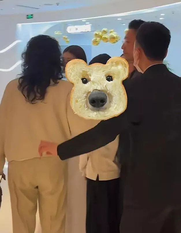 大S女儿脱胎换骨星光十足，三次被偶遇造型时尚（组图） - 1