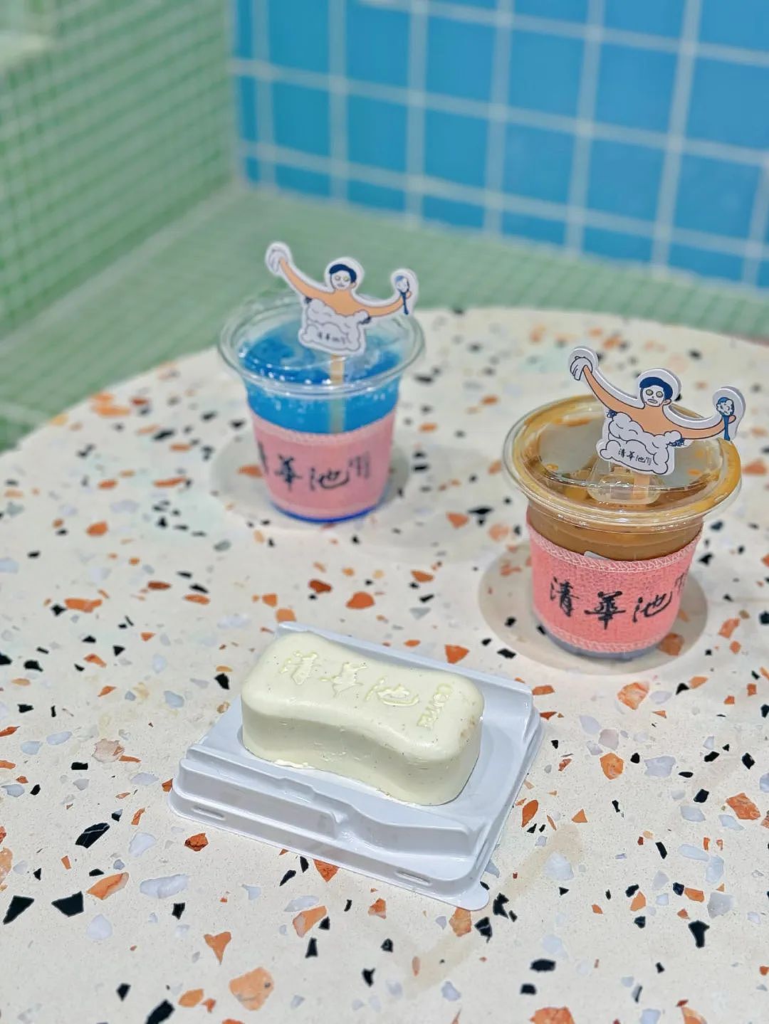 太颠了！澡堂里开咖啡店？香皂蛋糕、死皮咖啡、沐浴露饮料…网友：喝完这杯得叫个搓澡师傅（组图） - 23