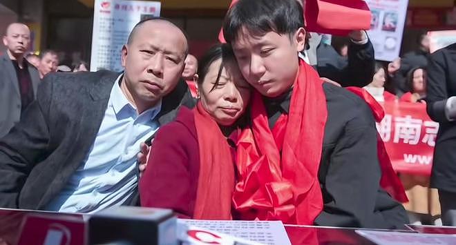 与儿团圆5个月后，寻子18年的郴州妈妈病逝！儿子悲伤发文：好想您再叫我一声小飞（组图） - 1