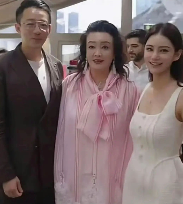 翻车！汪小菲夫妇掷千金为女儿庆生，网友怒批卖孩子！大S生前1句话泪目...（组图） - 4