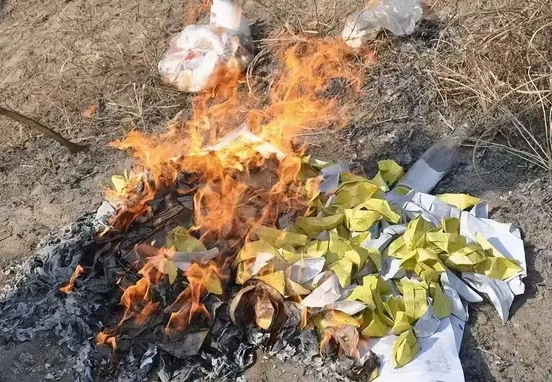 三姐妹祭奠父亲不料坟墓突然爆炸三人身亡!现场惨状细节被扒竟是人为?(组图) - 2