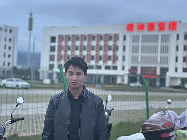 23岁男子驾照拟注销，才知8年前“被精神病”（组图） - 1