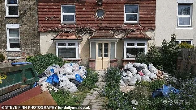 英国最乱花园曝光:“丛林”遮天蔽日、六辆废车、一艘船,邻居看傻了!(组图) - 13