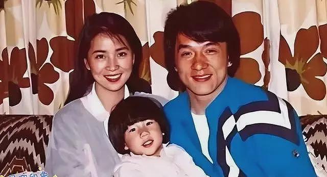 风流成性？成龙被曝与吕秀菱有私生子，房祖名真的成“弃子”？（组图） - 14