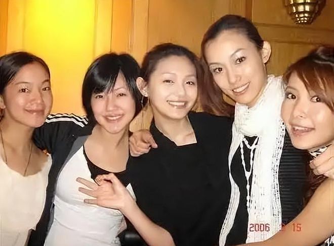 嗑药离婚、中年骤亡，以大小S为首的华冈七仙女，都没把日子过好（组图） - 7