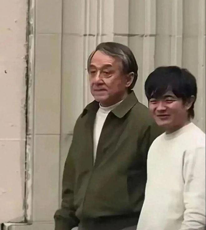 71岁成龙满头白发:儿子不成才女儿在外流浪,25亿身家捐一半(组图) - 2