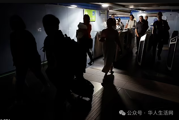 欧洲多国大停电！数千万人陷入混乱，恐慌抢购，城市瘫痪，不排除被“攻击”（组图） - 27
