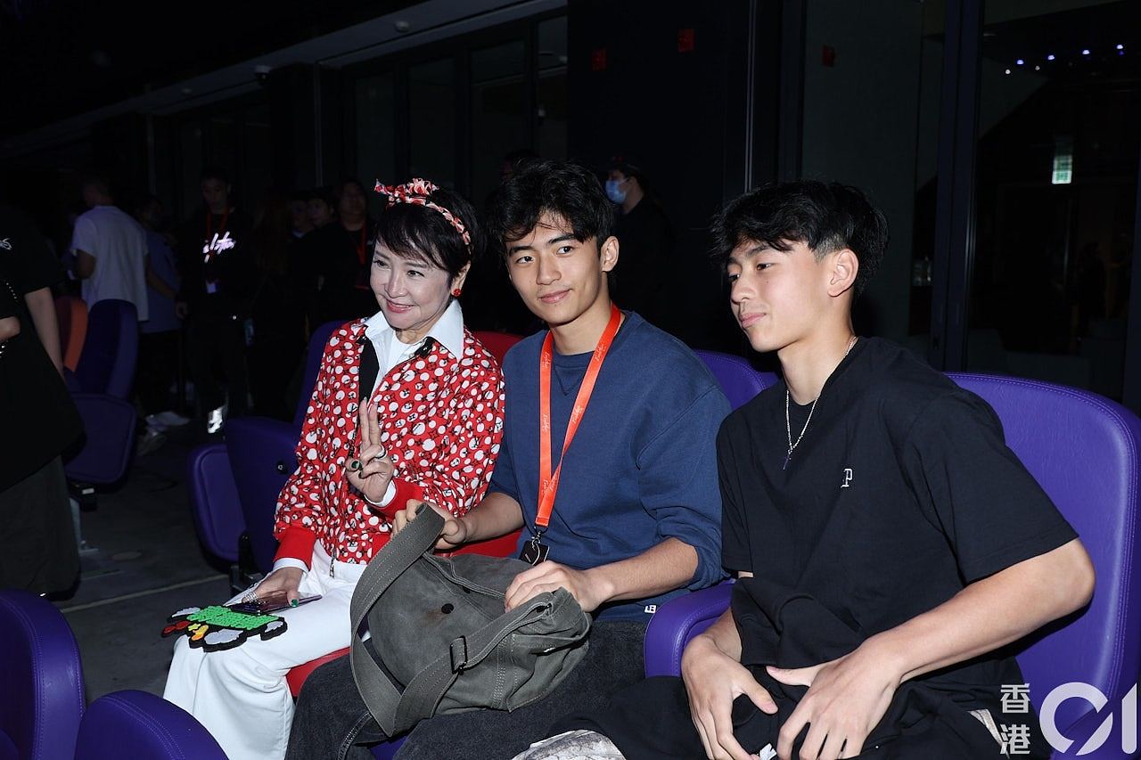 谢霆锋演唱会孩子也来捧场！父子同框颜值爆灯一画面证关系密切（组图） - 5