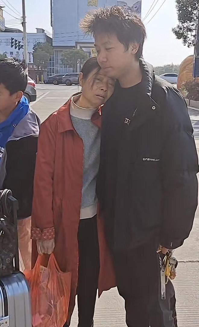 与儿团圆5个月后，寻子18年的郴州妈妈病逝！儿子悲伤发文：好想您再叫我一声小飞（组图） - 4