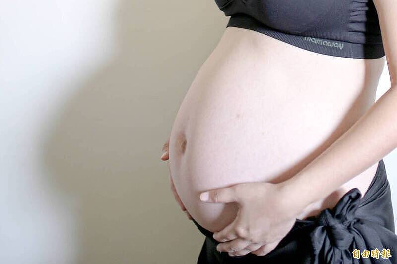 老公1天硬上3次!婚内性侵11年生6孩,妻崩溃离婚(图) - 1