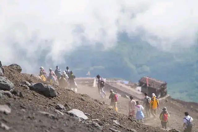 中国留学生在日本富士山上演“教科书式作死”,五天救两次,救援队无语了!(组图) - 9