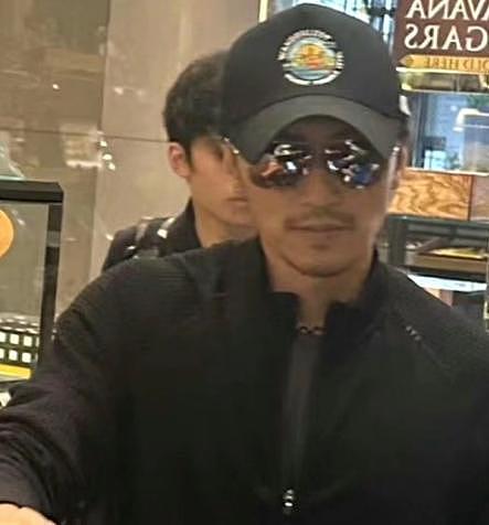 谢霆锋四场演唱会做总结,小儿子的眼神表达一切,谢家三代同框(组图) - 12