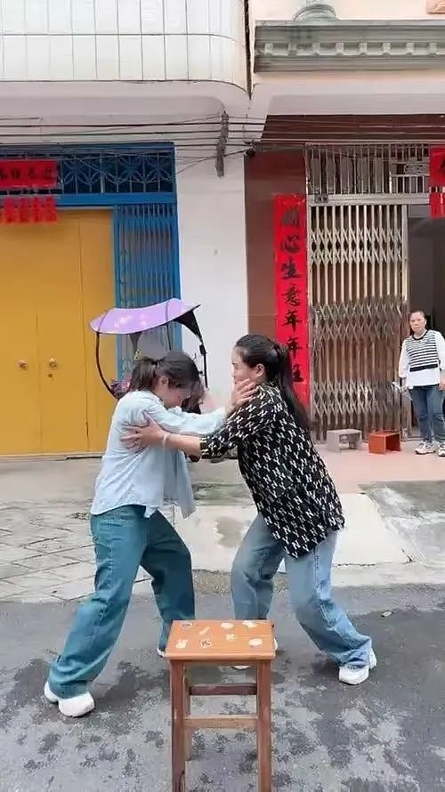 三姐妹祭奠父亲不料坟墓突然爆炸三人身亡!现场惨状细节被扒竟是人为?(组图) - 7