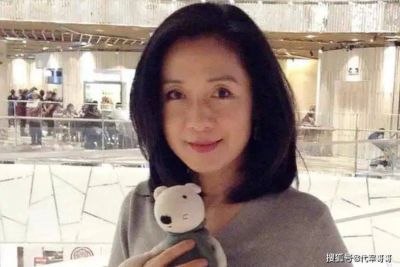 吕秀菱：曾红过林青霞倒追成龙，如今63岁成冻龄（组图） - 9
