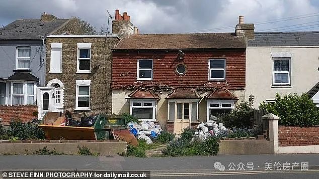 英国最乱花园曝光:“丛林”遮天蔽日、六辆废车、一艘船,邻居看傻了!(组图) - 10