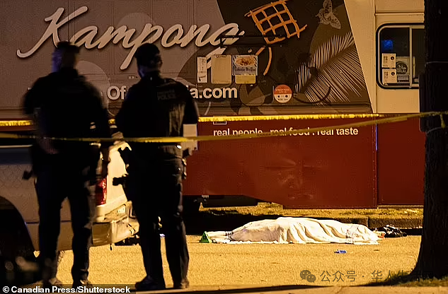 震惊！华人男子驾车冲撞庆典致11死：父母兄弟先后离世，心理崩溃（组图） - 3