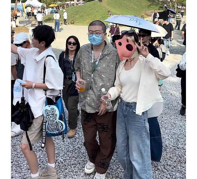 网友偶遇李诞,手叉腰驼背,看起来颓废了好多(组图) - 6