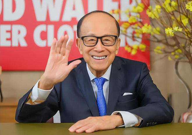 96岁李嘉诚终于现身，到医院动手做实验，笑出一脸皱纹（组图） - 10
