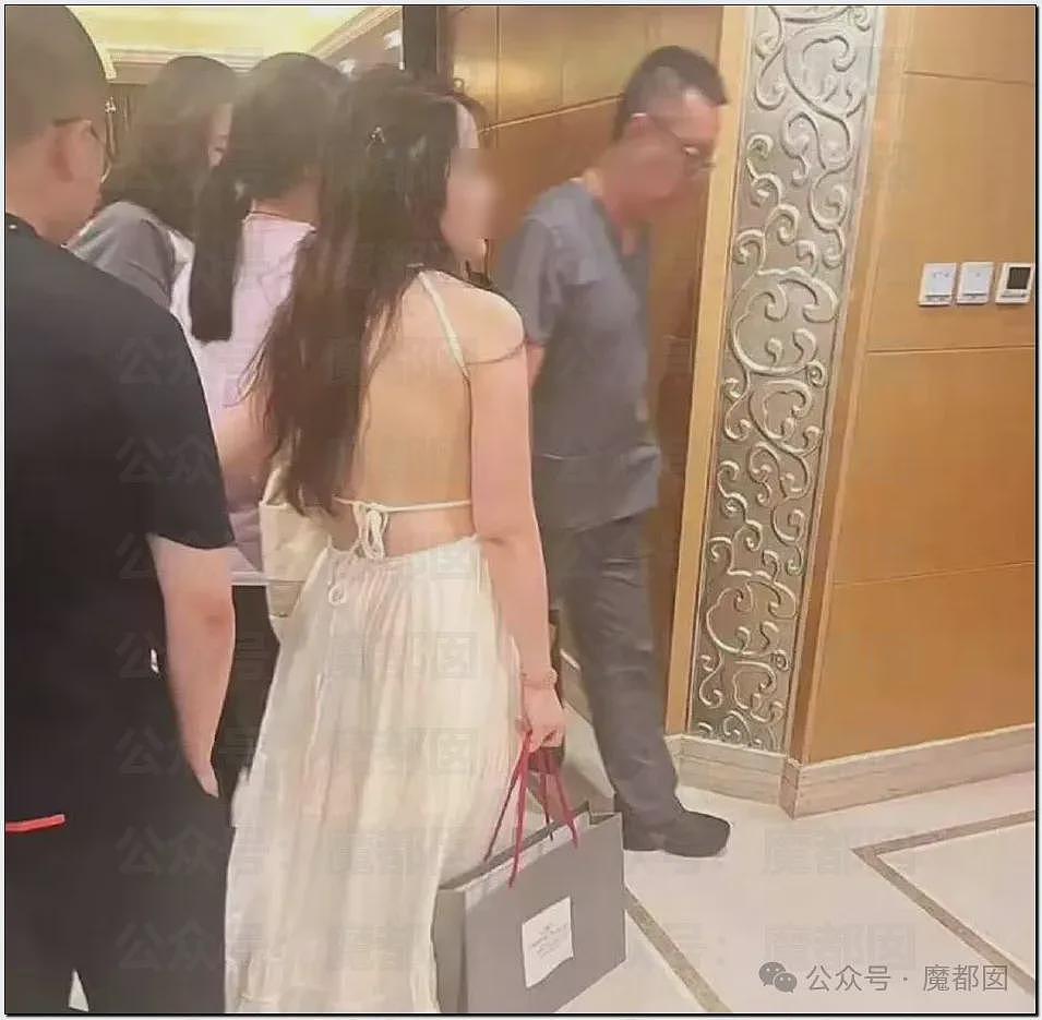 中日友好医院医生出轨意外曝光特权网络!美艳董小姐私料被扒!多家官媒发文质疑经历,胡锡进也开炮了(组图) - 2