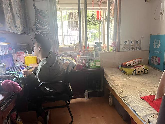 单亲妈妈陪读16年,长沙轮椅男孩考研上岸:希望试着一个人生活,不想让妈妈那么累(组图) - 1