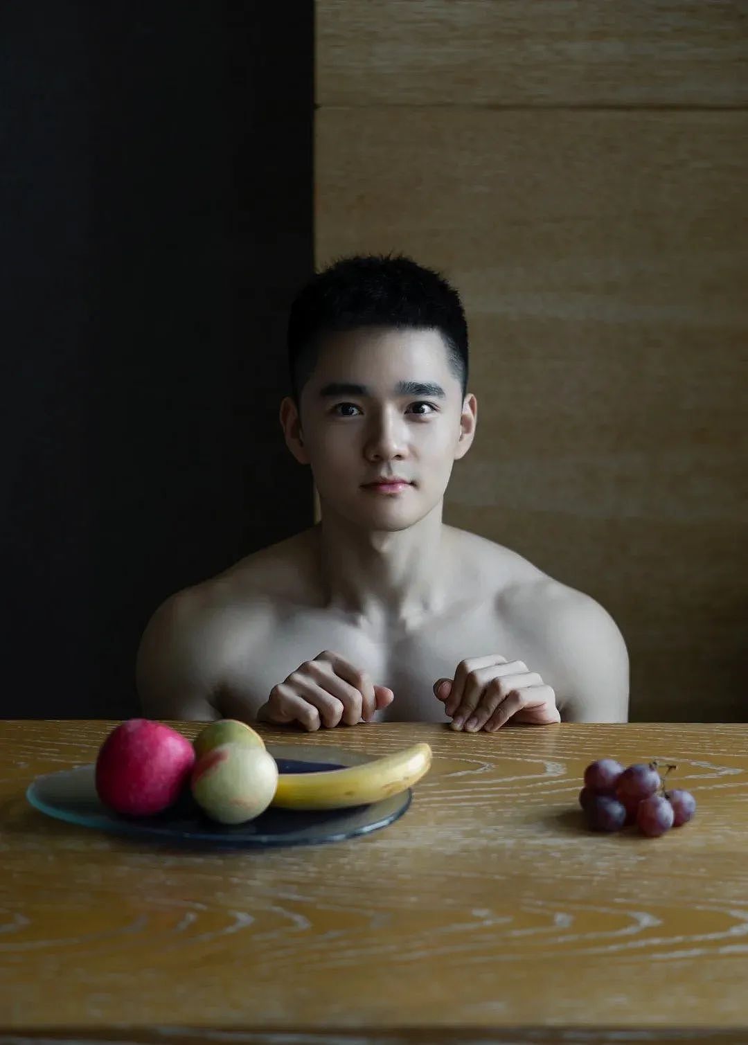 【帅哥】25岁珠海新晋演员,奶味腱子肉,棱角分明五官,这萌萌哒的小鹿眼睛也没谁了(组图) - 25