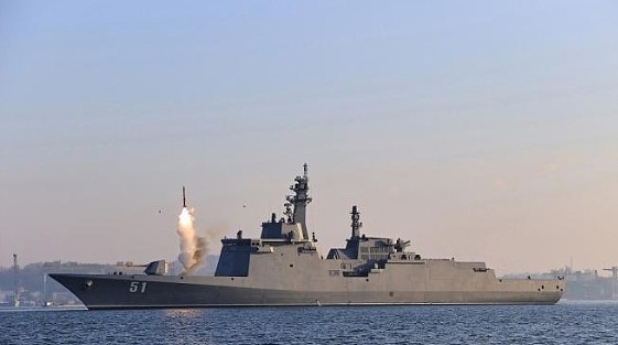 朝鲜新型驱逐舰进行武器试验，金正恩观摩（组图） - 1