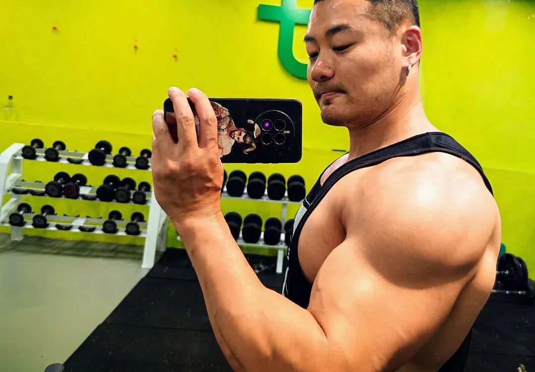 【帅哥】34岁广西私教，爆发力胸大肌手臂肌，这胳膊肌肉围度比脸还大（组图） - 3