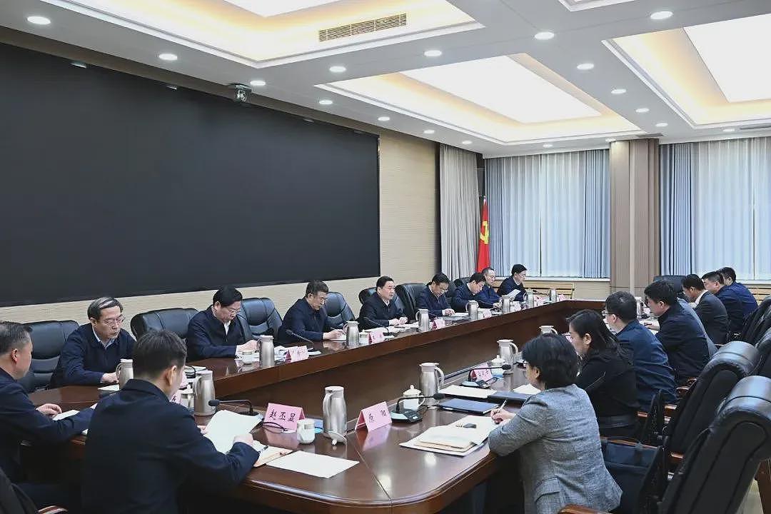 辽宁省委书记、省长连夜赴辽阳火灾事故现场，指导善后处置工作、看望慰问伤员（组图） - 7