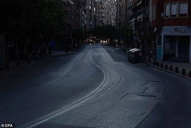陷入黑暗！欧洲几国突然陷入大停电，民众们摸黑生活，傻眼了...（组图） - 19