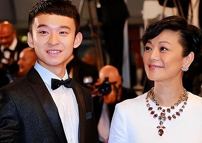 孙怡选对了！捧红半个娱乐圈，陈道明尊她姐，儿子扶不起“阿斗”（组图） - 19