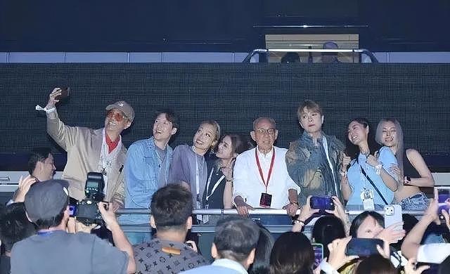 尽管英皇全员捧场，谢霆锋的演唱会，还是变成了与王菲的恩爱秀场（组图） - 4