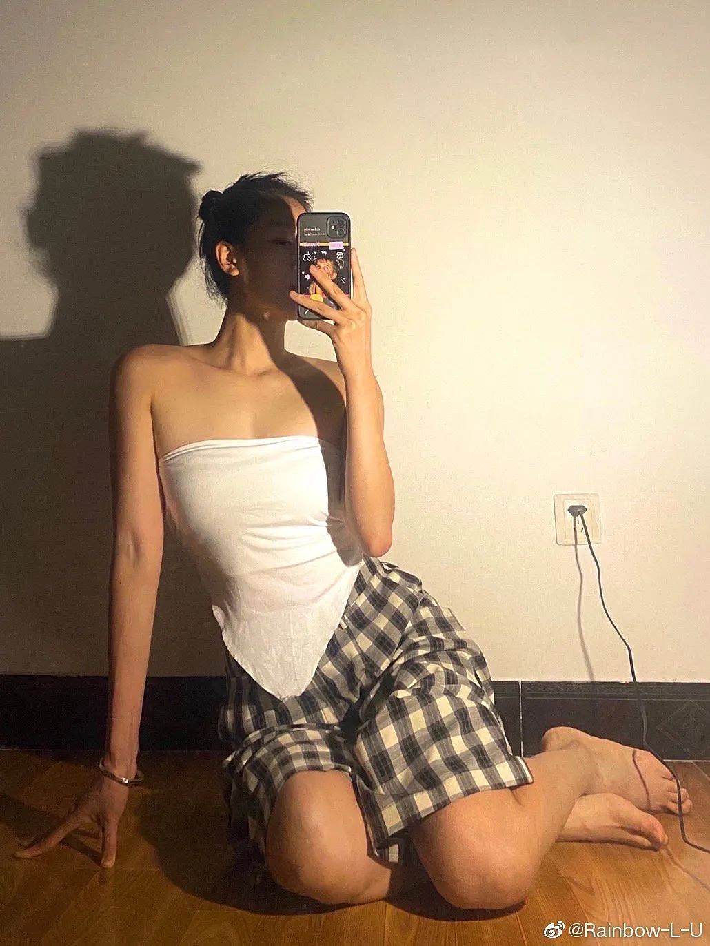 【美女】成都辣妹秀身材，蜂腰翘臀惹肾上腺素飙升，真的太促了（组图） - 22