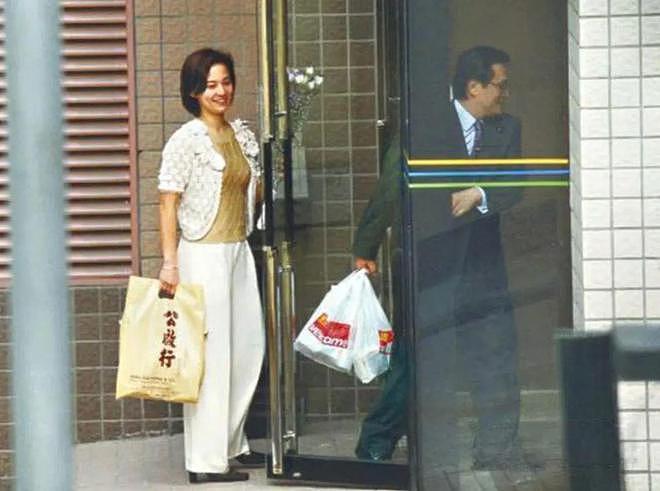 身世惊人，葬礼上掀桌！“香港最不好惹的女人”翁静晶人生传奇（组图） - 121