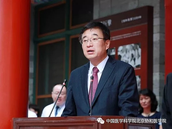 协和“4+4”引发争议!董某某2019年被录取!一医学博士:毕业时更年轻更受青睐(组图) - 2
