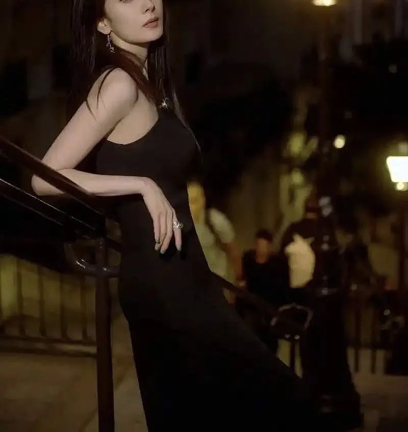杨幂赴港陪女儿却被当陌生人?小糯米被曝不认亲妈…(组图) - 7