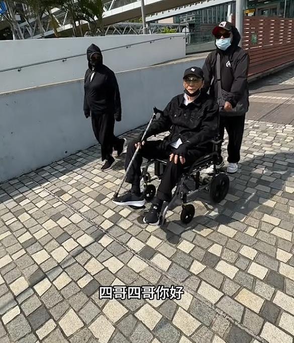 谢霆锋父亲谢贤露面：坐轮椅打扮很时髦，主动伸手跟大家打招呼（组图） - 5