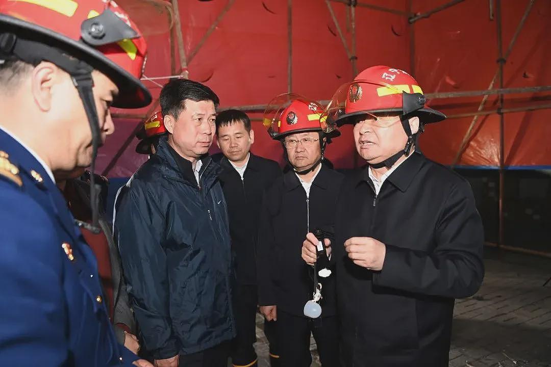 辽宁省委书记、省长连夜赴辽阳火灾事故现场，指导善后处置工作、看望慰问伤员（组图） - 4