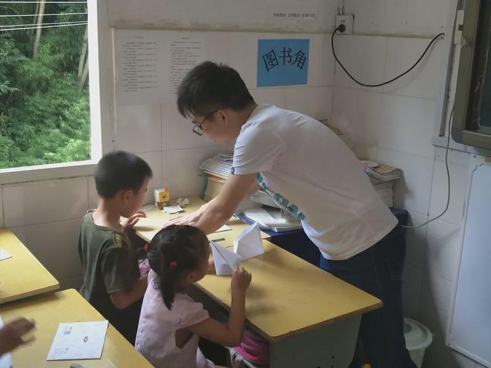 猝死的26岁教培老师，没等到婚礼（组图） - 1