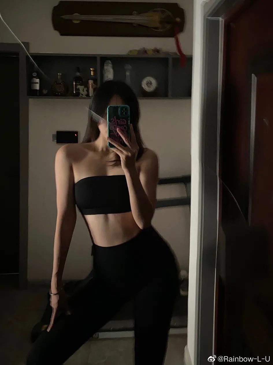 【美女】成都辣妹秀身材，蜂腰翘臀惹肾上腺素飙升，真的太促了（组图） - 15