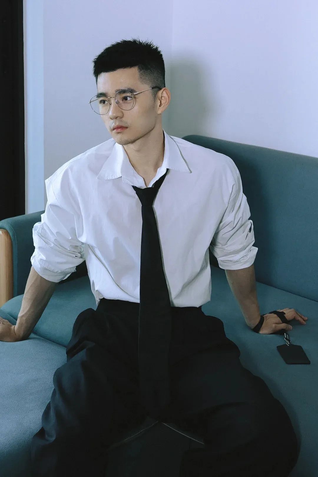 【帅哥】25岁珠海新晋演员,奶味腱子肉,棱角分明五官,这萌萌哒的小鹿眼睛也没谁了(组图) - 9
