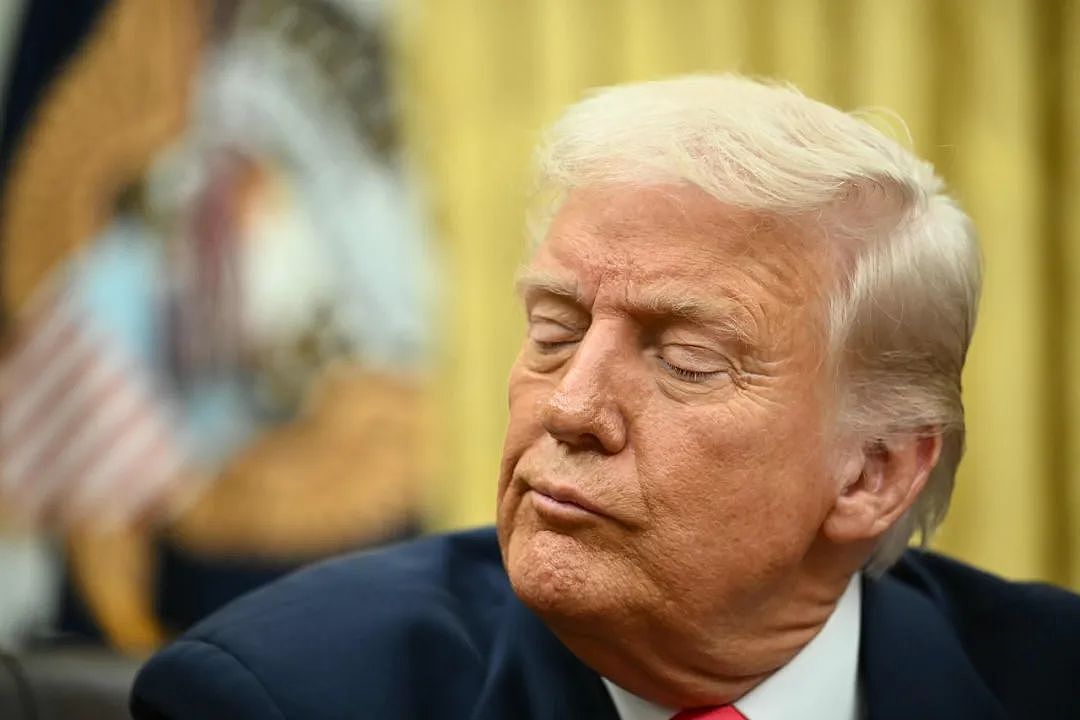 关税压顶，美快递巨头宣布裁员2万人！美电商大涨价，过半美国人反对特朗普经济政策（组图） - 1