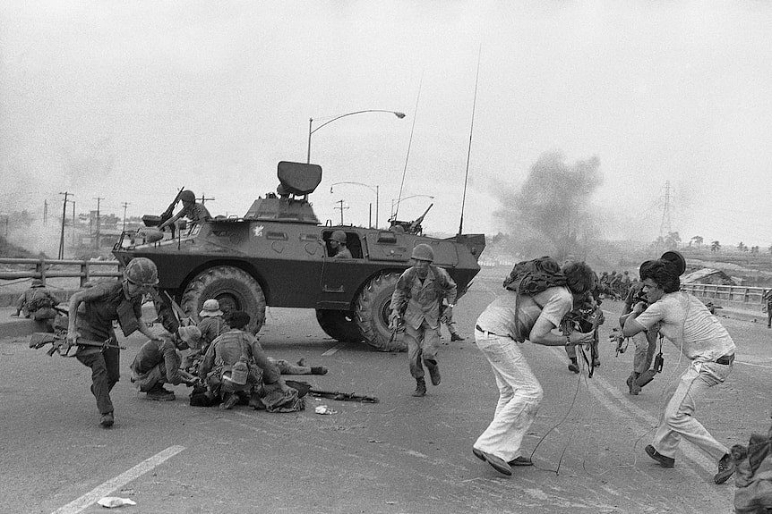 越南举行盛大阅兵式庆祝越战结束50周年，中国解放军仪仗队参加（组图） - 2