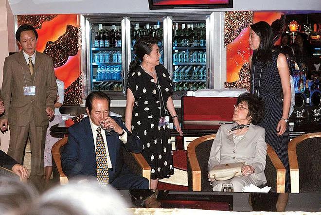 身世惊人，葬礼上掀桌！“香港最不好惹的女人”翁静晶人生传奇（组图） - 43